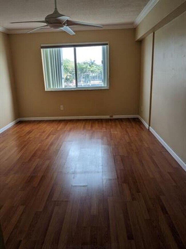 Building Photo - 8001 Crespi Blvd