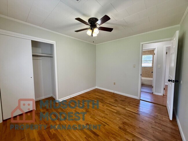 Building Photo - Welcome to this 3 Bedroom/1 Bathroom Home in Paragould AR - $1,200/month