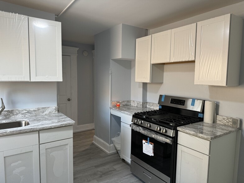 kitchen - 23 Woodland St