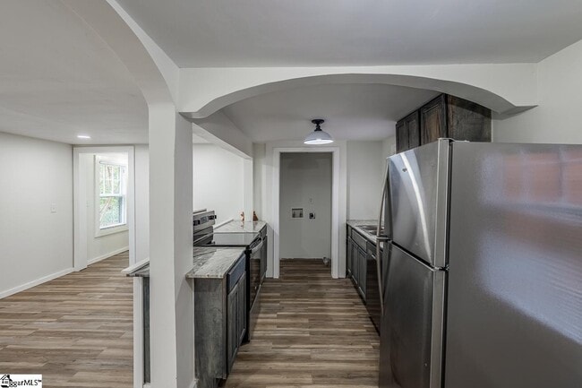 Building Photo - 530 Peronneau St