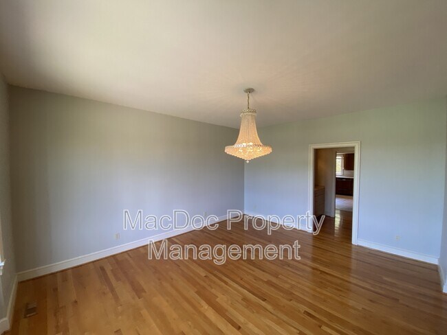 Building Photo - 11225 N Club Dr