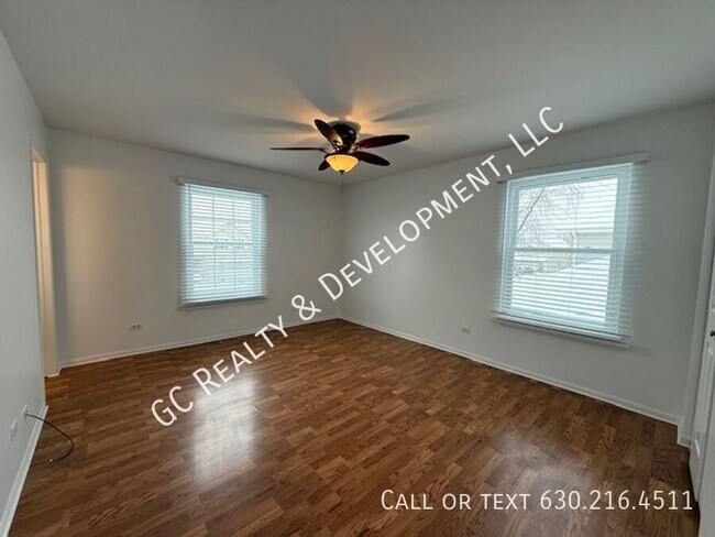 Building Photo - 885 Chelsea Ct