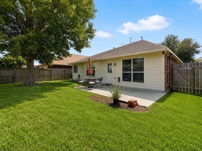 Building Photo - 6114 Menor Crest Dr