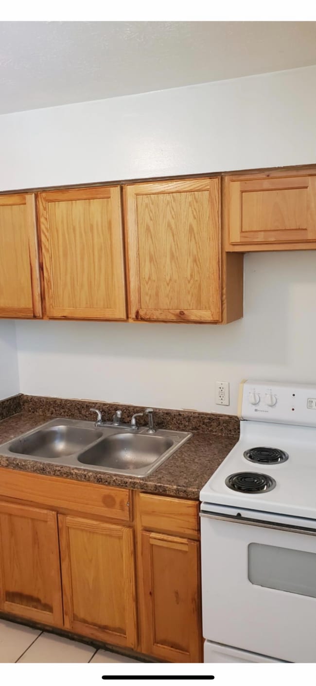 Building Photo - 1196 W 30th St