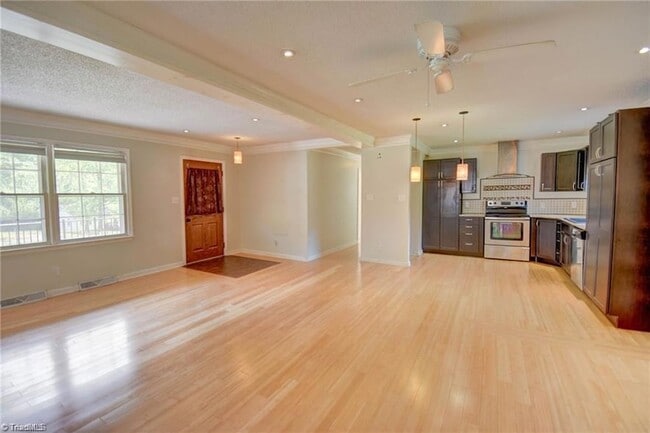 Building Photo - 1002 Phineas Dr