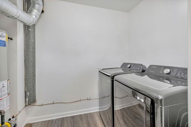 Building Photo - Newly Renovated