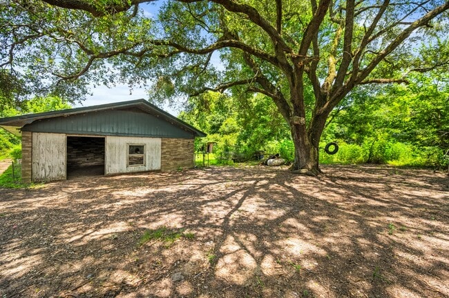 Building Photo - 1021 Lutz Loop