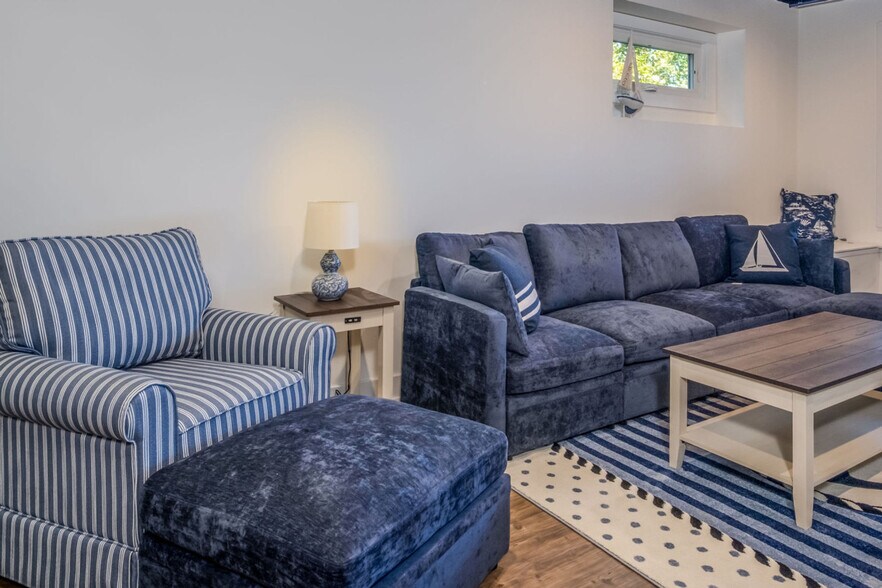 Building Photo - 184 Grand Ave