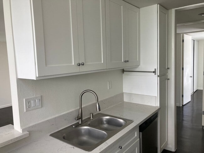 Building Photo - Updated two bedroom two bath in Fox Hills ...