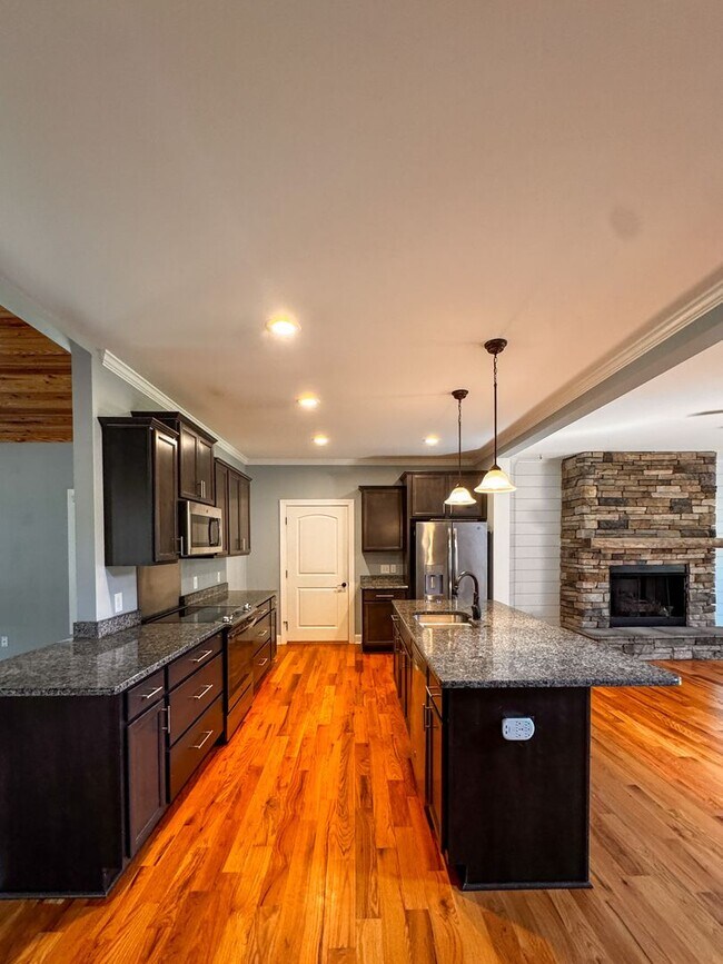 Building Photo - Spacious 5 Bed 3.5 Bath Home in Carthage
