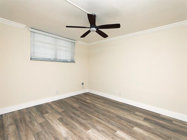 Building Photo - 5300 NE 24th Terrace