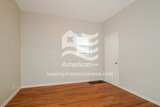 Building Photo - 4047 Schiller Pl