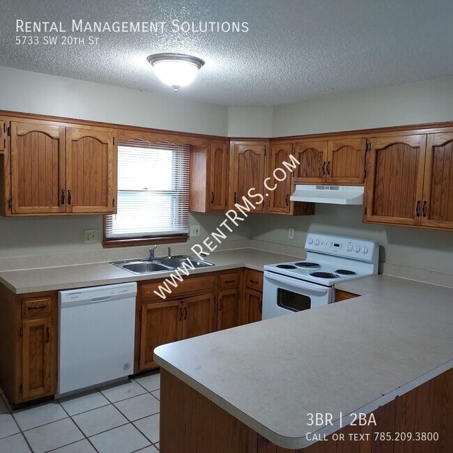 Building Photo - 5733 SW 20th St