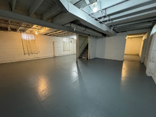 Building Photo - Move-In Ready Rental with Detached Garage