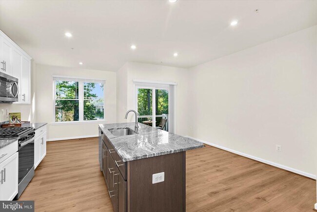 Building Photo - 1102 Thomas Trl