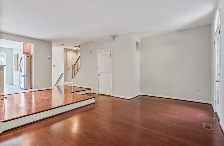 Building Photo - 7385 Hidden Knolls Ct