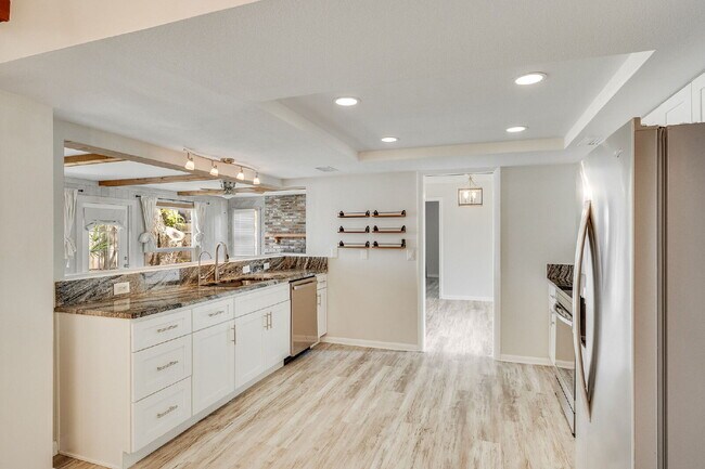 Building Photo - Beautiful 4 bedroom, 2 bathroom in Satellite Beach! NO HOA!!