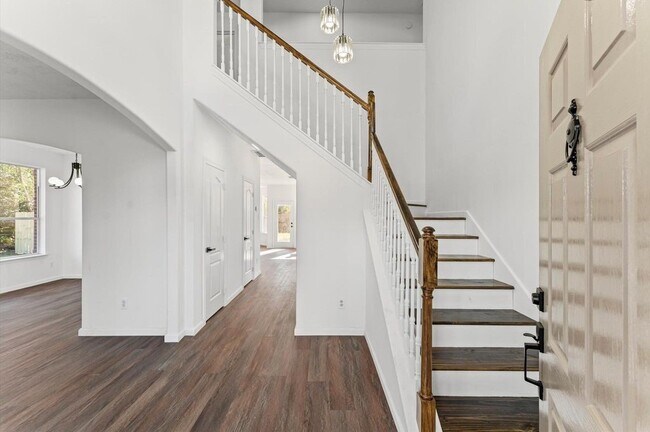 Building Photo - 2830 Fern Hill Dr