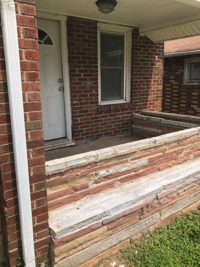 Building Photo - Charming 2Bed 1 Bath Home  Perfect for Families, Accepts Section 8/Housing Vouchers!