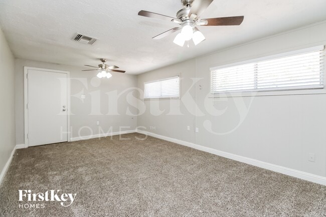 Building Photo - 930 E Weber Dr