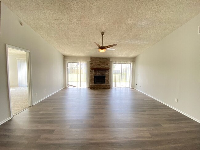 Building Photo - 12948 Broakfield Cir