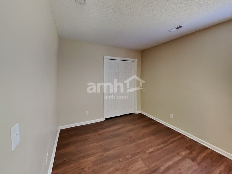 Building Photo - 7117 Daerwood Pl