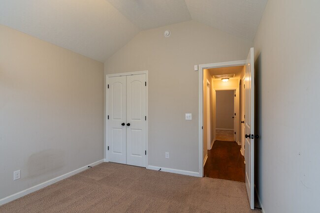 Building Photo - 3237 Alexandria Dr