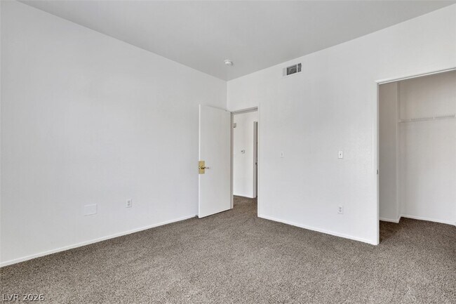 Building Photo - 2041 Hussium Hills St