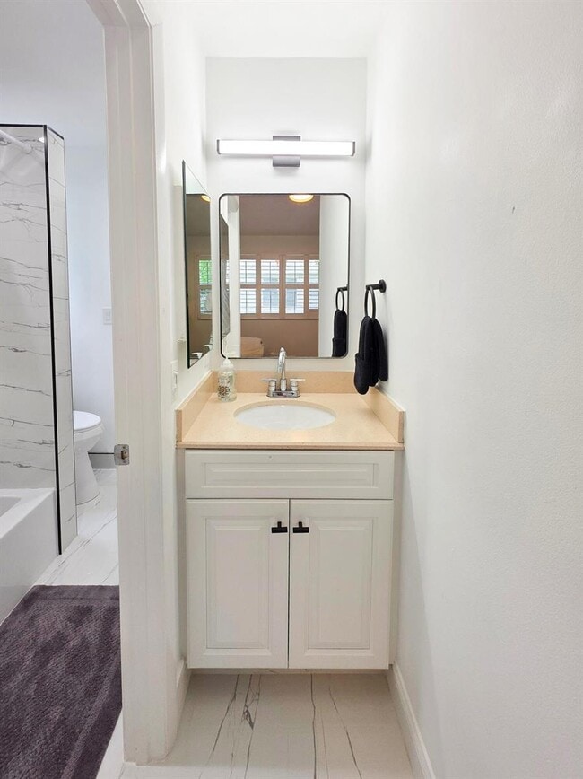 Building Photo - Northeast 15th Avenue, Fort Lauderdale, FL 33305 - 2 BR 1.5 BA townhouse