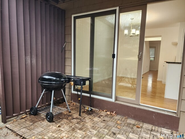 Building Photo - 71 Towne House Rd