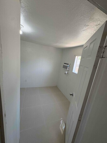 Building Photo - 1331 SW 129th Ave