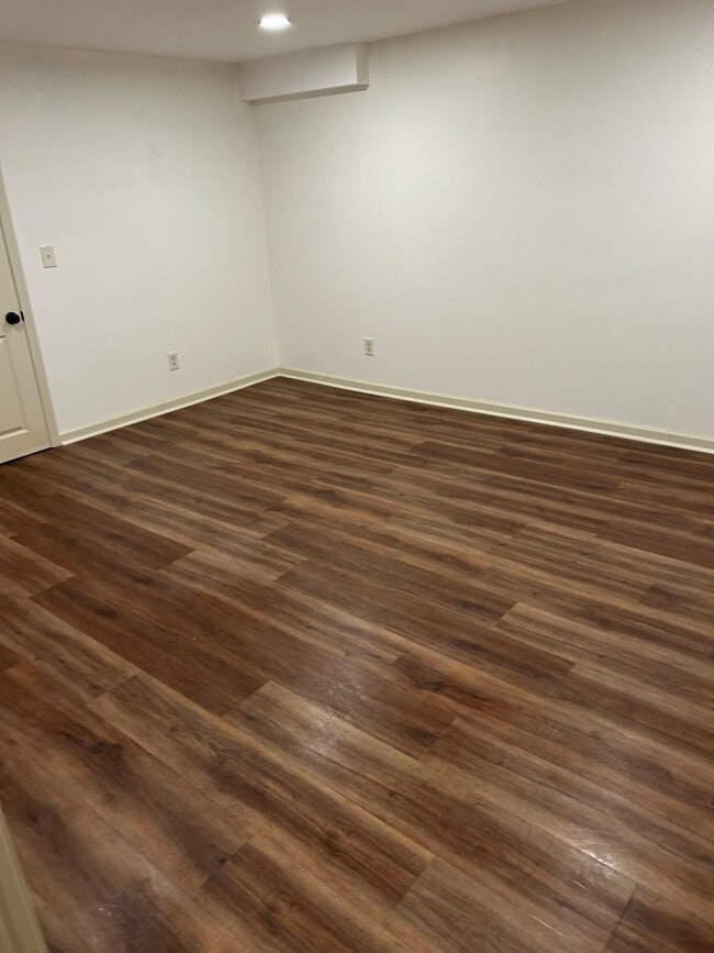 Building Photo - 6035 Riverside Dr