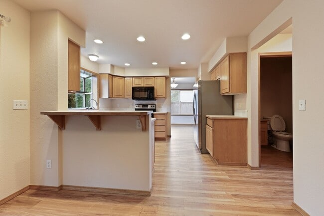 Building Photo - Move in ready now! 4 bedrooms in Lacey - North Thurston School district.