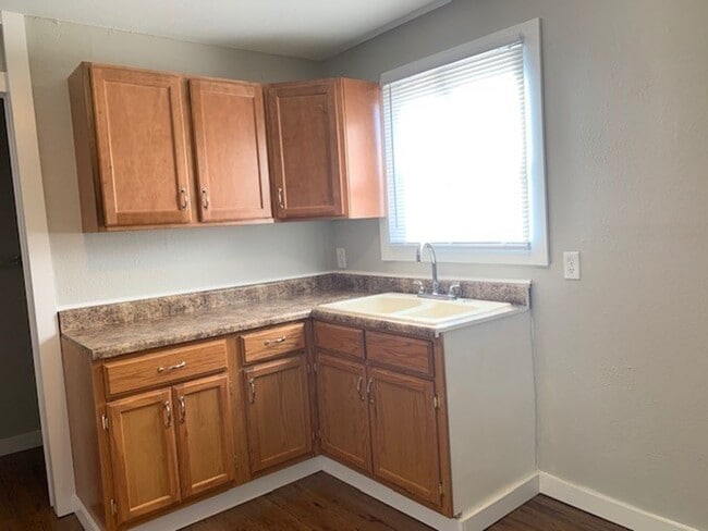 Building Photo - 1 BEDROOM 1 BATH HOUSE