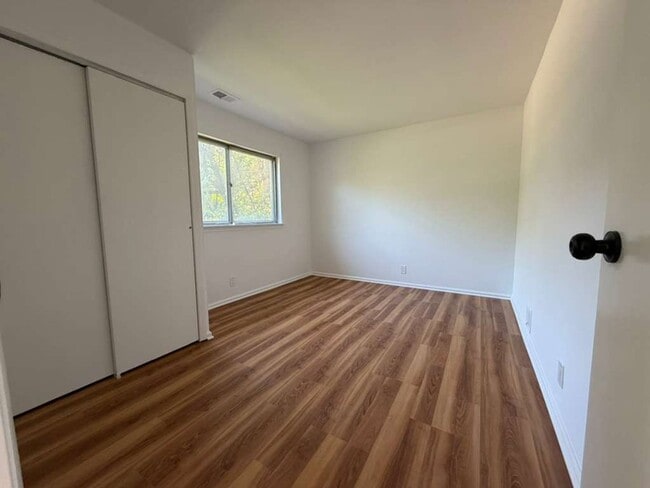 Building Photo - Spacious 4-Bedroom Home with Functional Layout, Backyard Access & Attached Garage