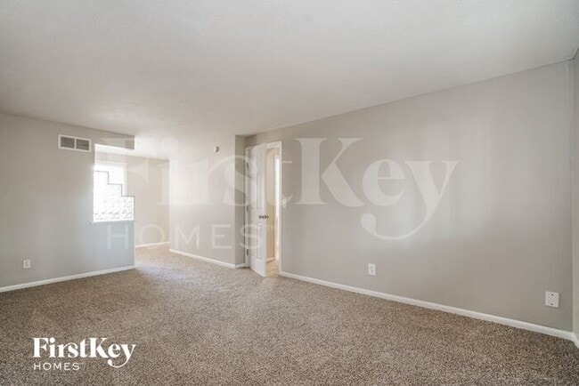 Building Photo - 815 Mcdonell Dr