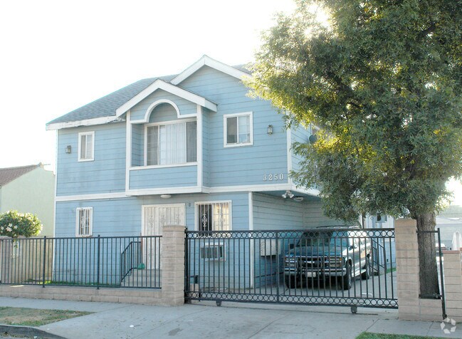 Primary Photo - Garden View Apartment