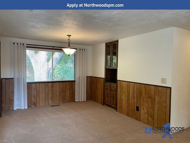 Building Photo - Very Nice 3 Bedroom 2 Bath Home-Located on a Corner Lot