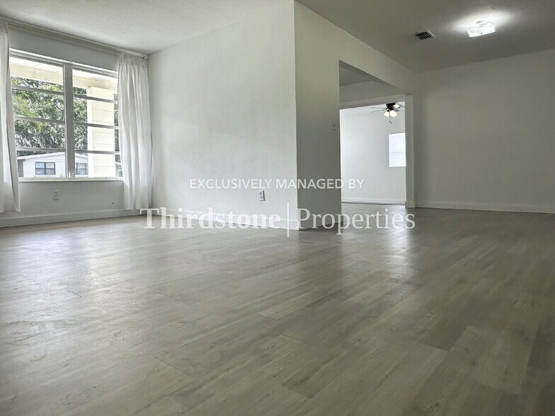 Building Photo - 8105 Santillo Dr