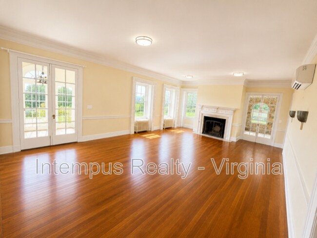 Building Photo - 7296 Fenton Farm Ln