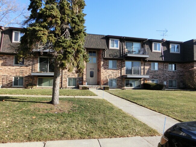 Outdoor View - 430 Riviera Dr