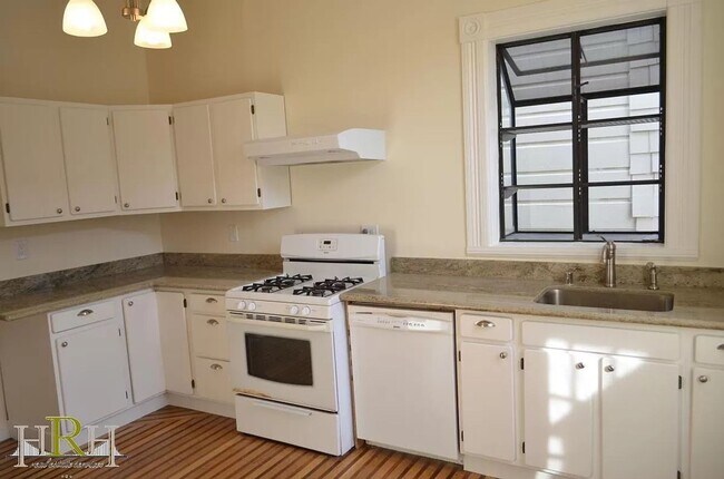 Building Photo - Location!! Charming 3 BR | 1.5 BA in the H...