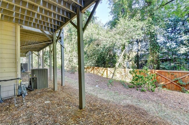 Building Photo - 3159 Clairebrooke Ave