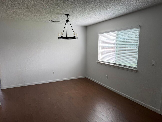 Building Photo - 5310-5312 Wallaby Way