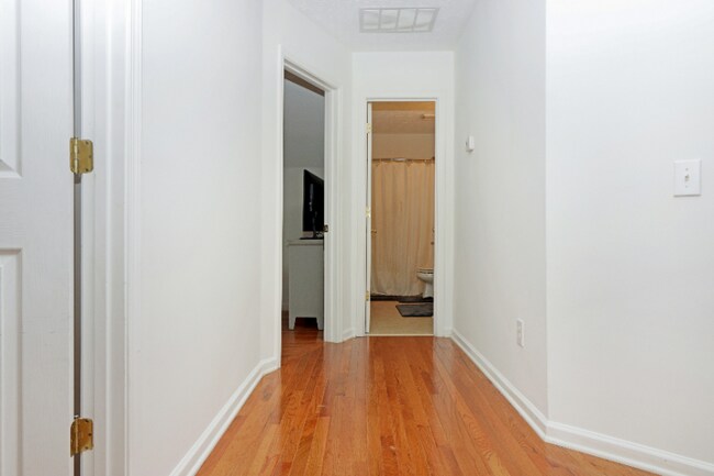 Building Photo - 888 Saddlebred Way