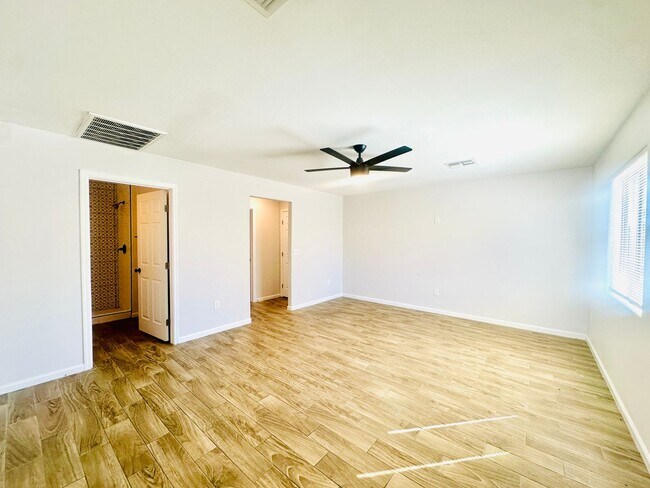 Building Photo - 22nd340