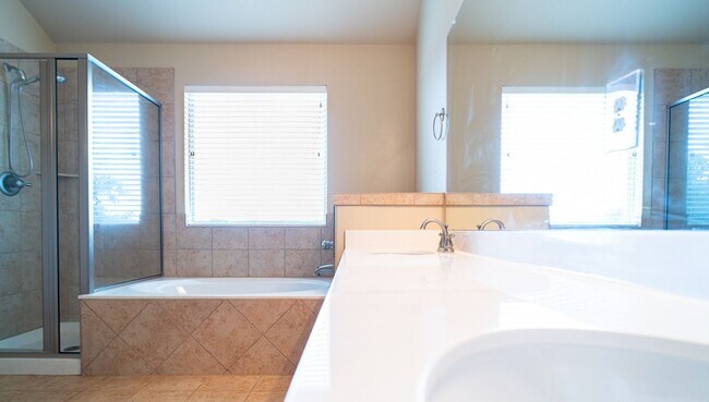 Building Photo - 2301 Giddens Dr