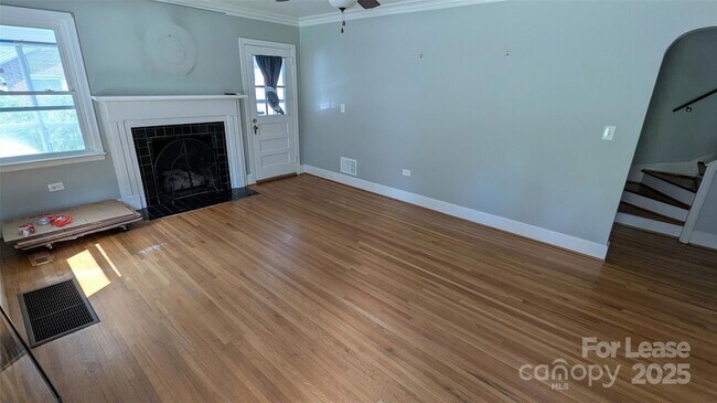 Building Photo - 1507 Woodland Dr