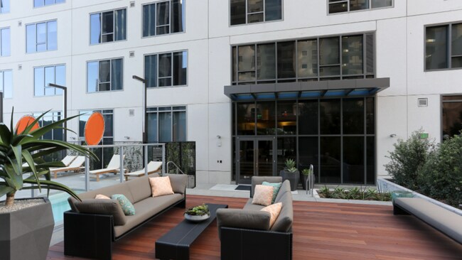 Building Photo - 225 S Grand Ave