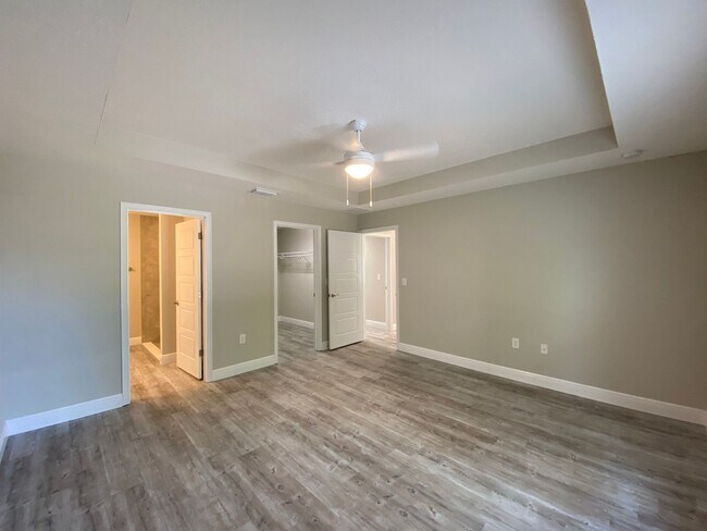 Building Photo - Custom Home - Desirable SE Ocala Neighborhood 3/2/2 **Won't Last**